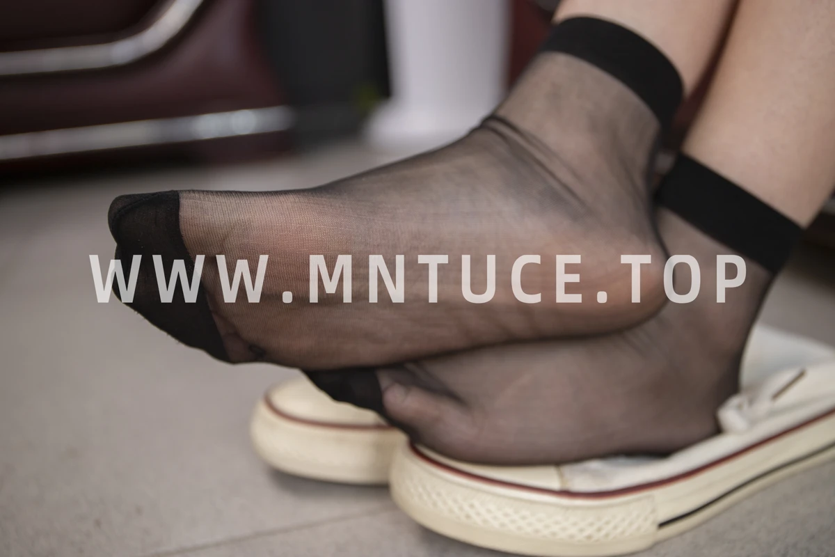 [Mzsock] NO.015 The little beauty Jinger returns to the masterpiece, the temptation of beautiful feet in black stockings Southern football skills#[128P]-115